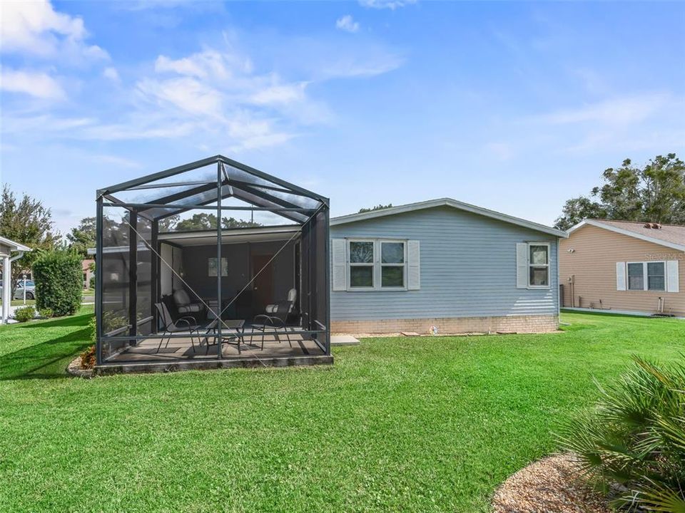 For Sale: $211,000 (2 beds, 1 baths, 936 Square Feet)