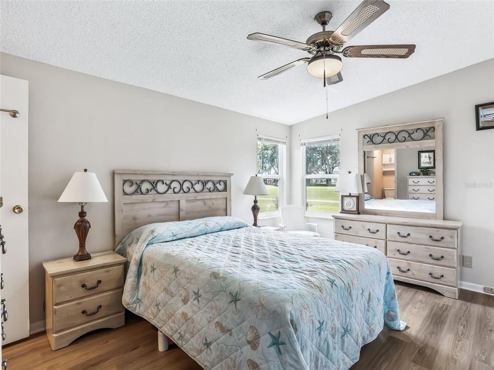 For Sale: $211,000 (2 beds, 1 baths, 936 Square Feet)