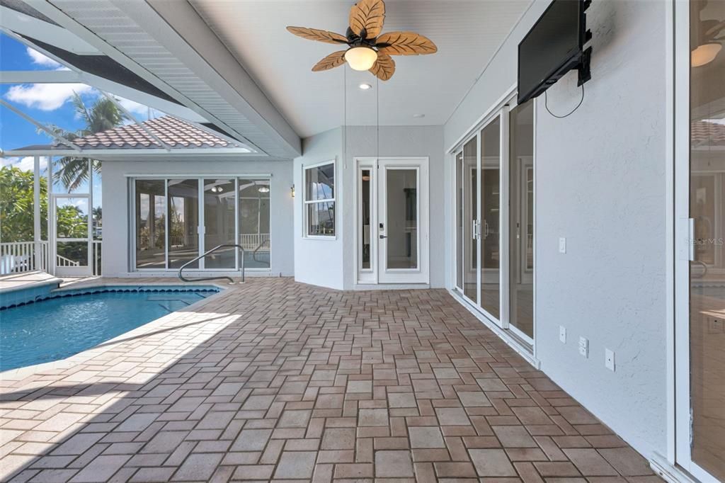 For Sale: $775,000 (3 beds, 3 baths, 2448 Square Feet)