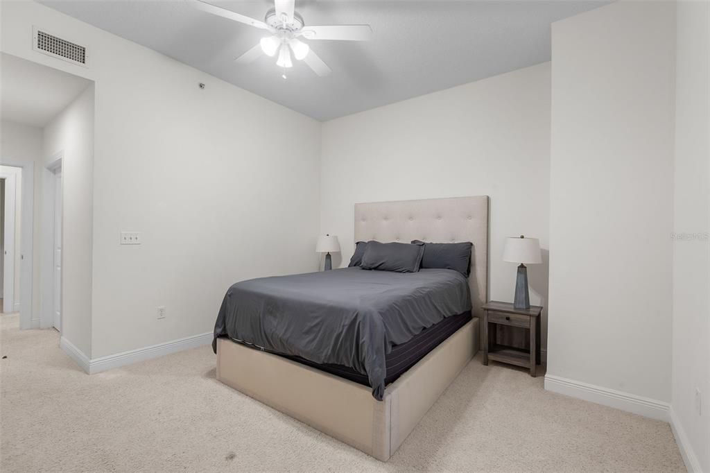 待售: $699,999 (2 贝兹, 2 浴室, 2181 平方英尺)