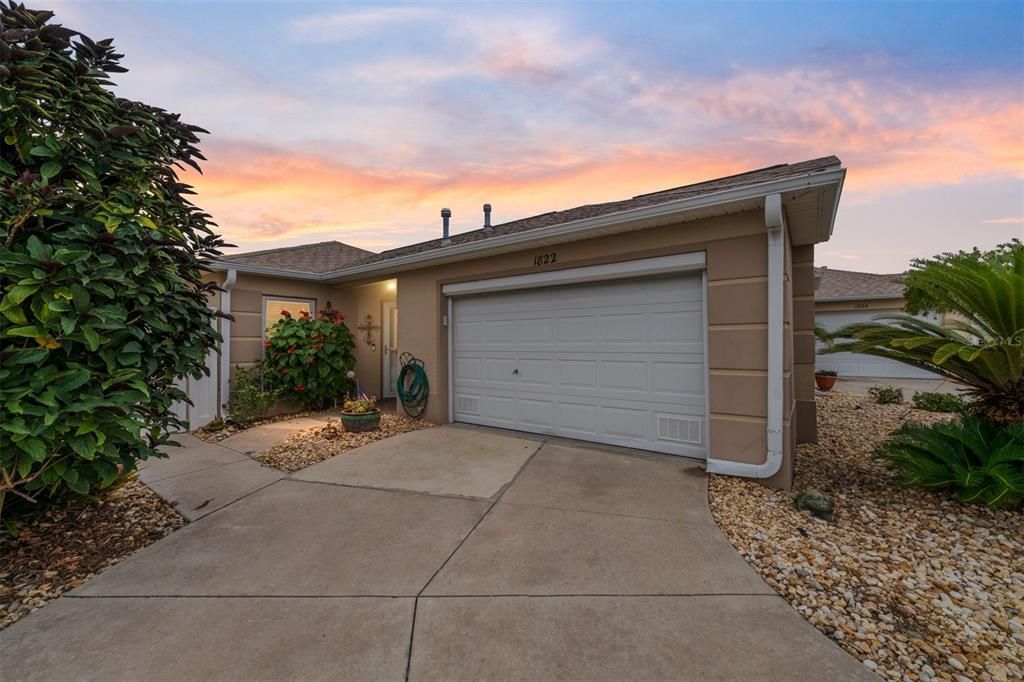 For Sale: $319,000 (2 beds, 2 baths, 1322 Square Feet)