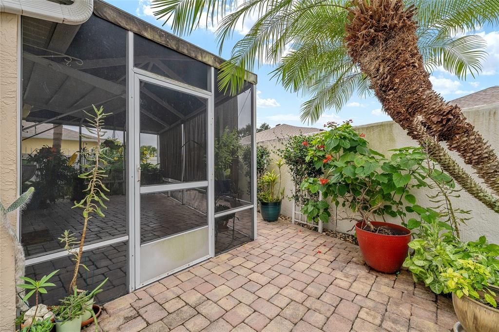 For Sale: $319,000 (2 beds, 2 baths, 1322 Square Feet)