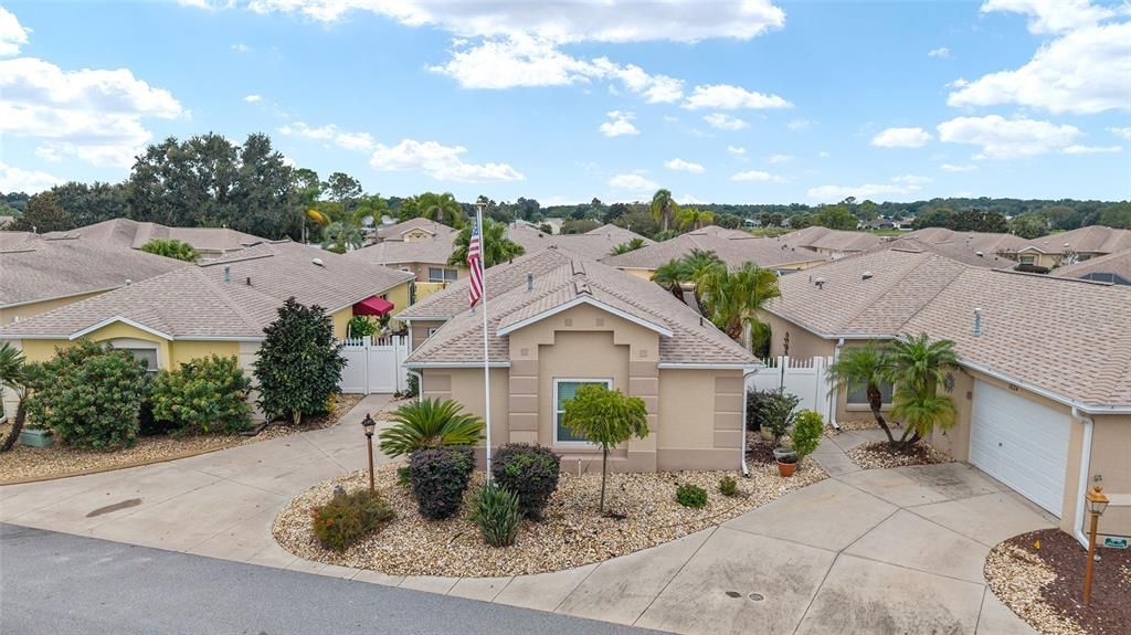 For Sale: $319,000 (2 beds, 2 baths, 1322 Square Feet)