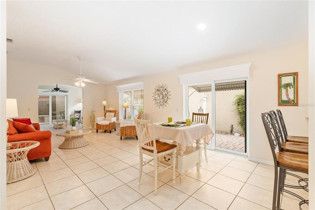 For Sale: $319,000 (2 beds, 2 baths, 1322 Square Feet)