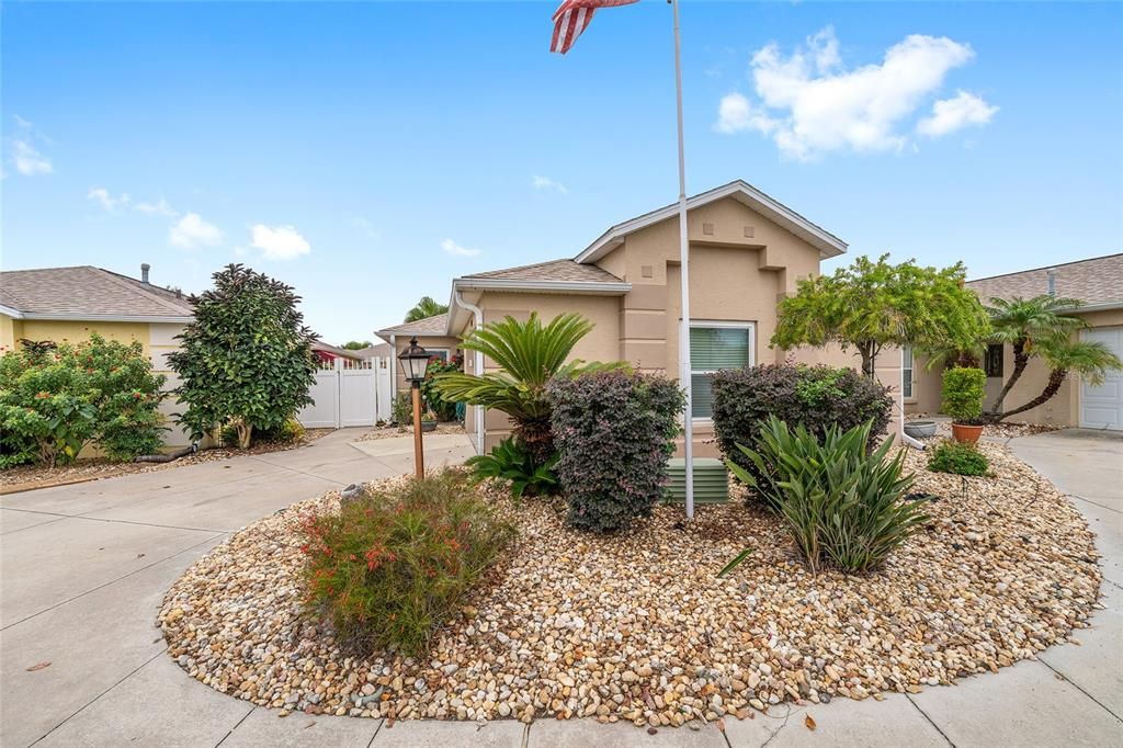 For Sale: $319,000 (2 beds, 2 baths, 1322 Square Feet)