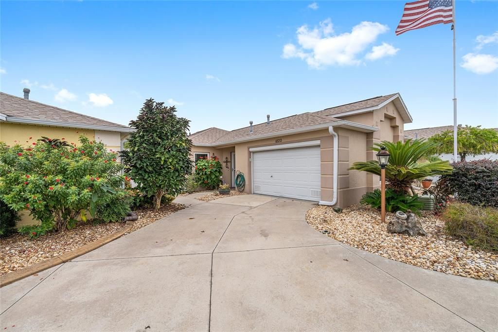 For Sale: $319,000 (2 beds, 2 baths, 1322 Square Feet)