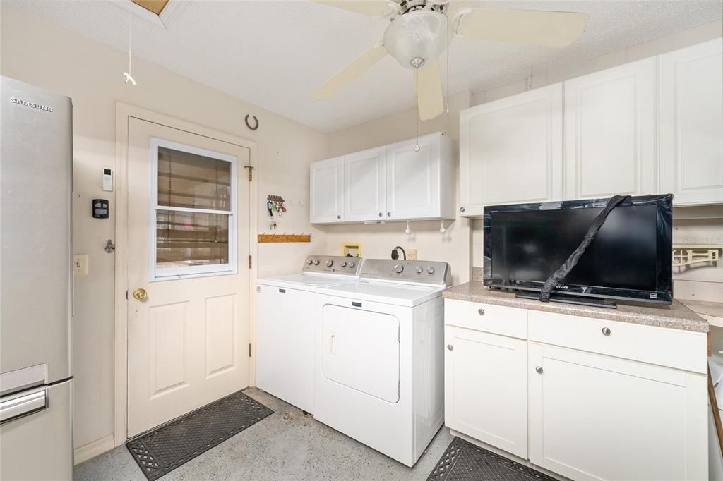 For Sale: $319,000 (2 beds, 2 baths, 1322 Square Feet)