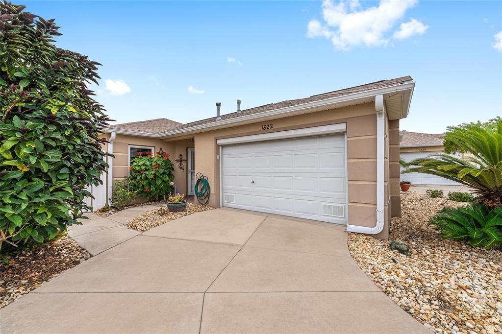 For Sale: $319,000 (2 beds, 2 baths, 1322 Square Feet)