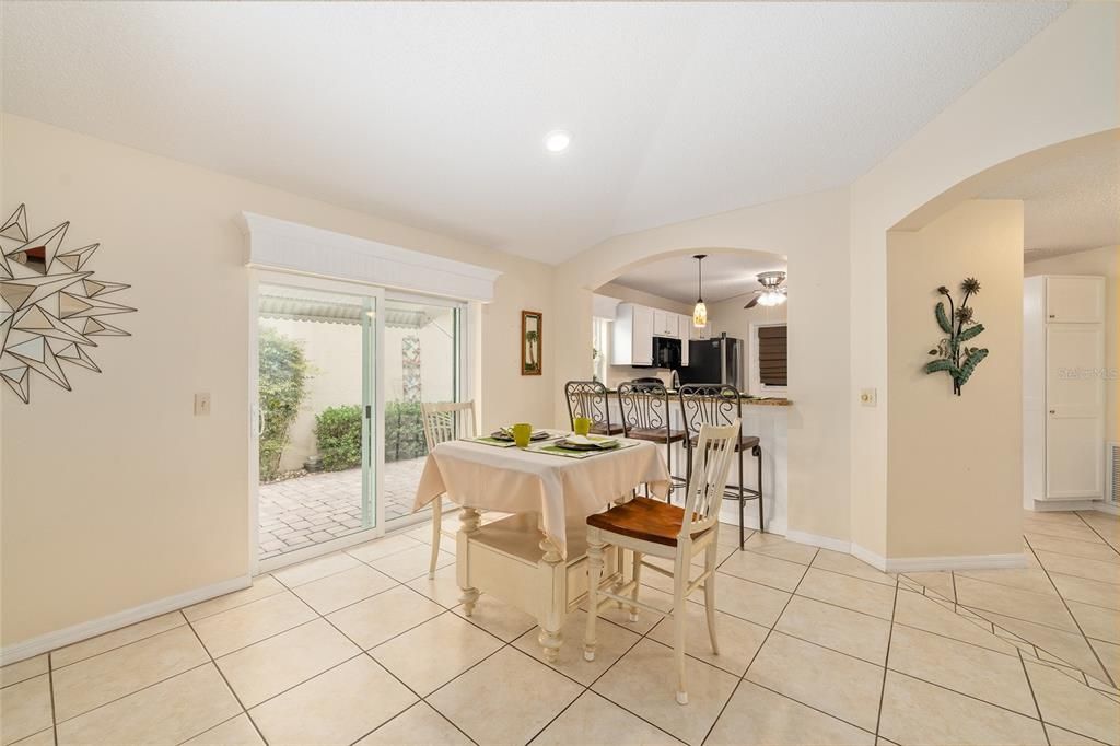 For Sale: $319,000 (2 beds, 2 baths, 1322 Square Feet)