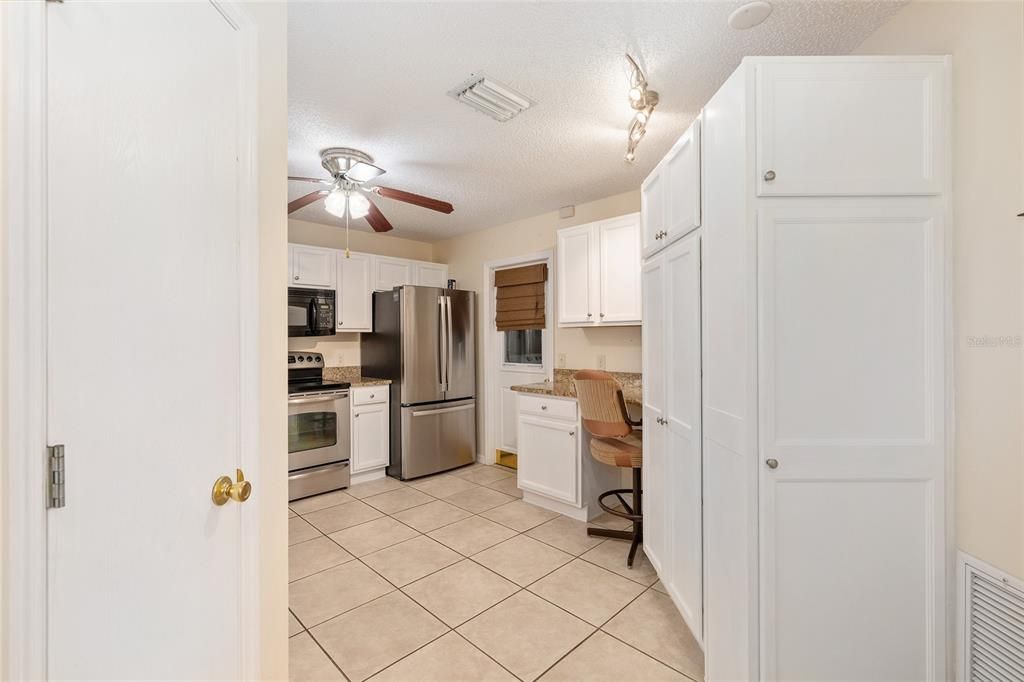 For Sale: $319,000 (2 beds, 2 baths, 1322 Square Feet)