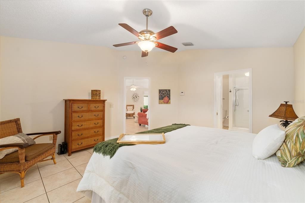 For Sale: $319,000 (2 beds, 2 baths, 1322 Square Feet)