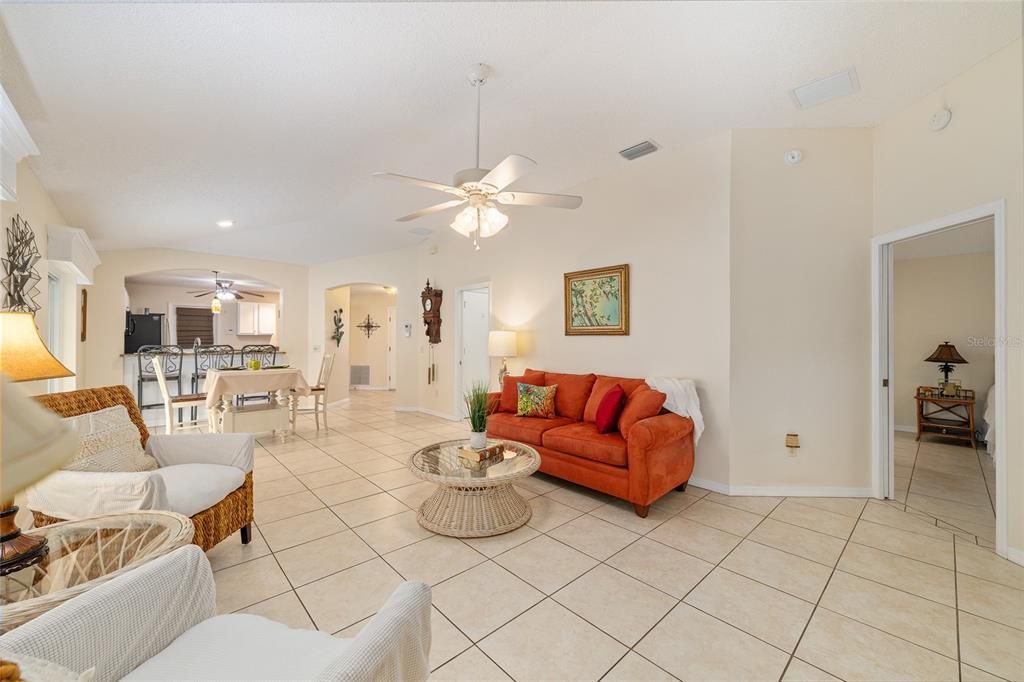 For Sale: $319,000 (2 beds, 2 baths, 1322 Square Feet)