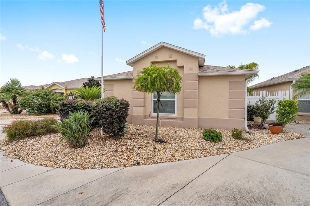 For Sale: $319,000 (2 beds, 2 baths, 1322 Square Feet)