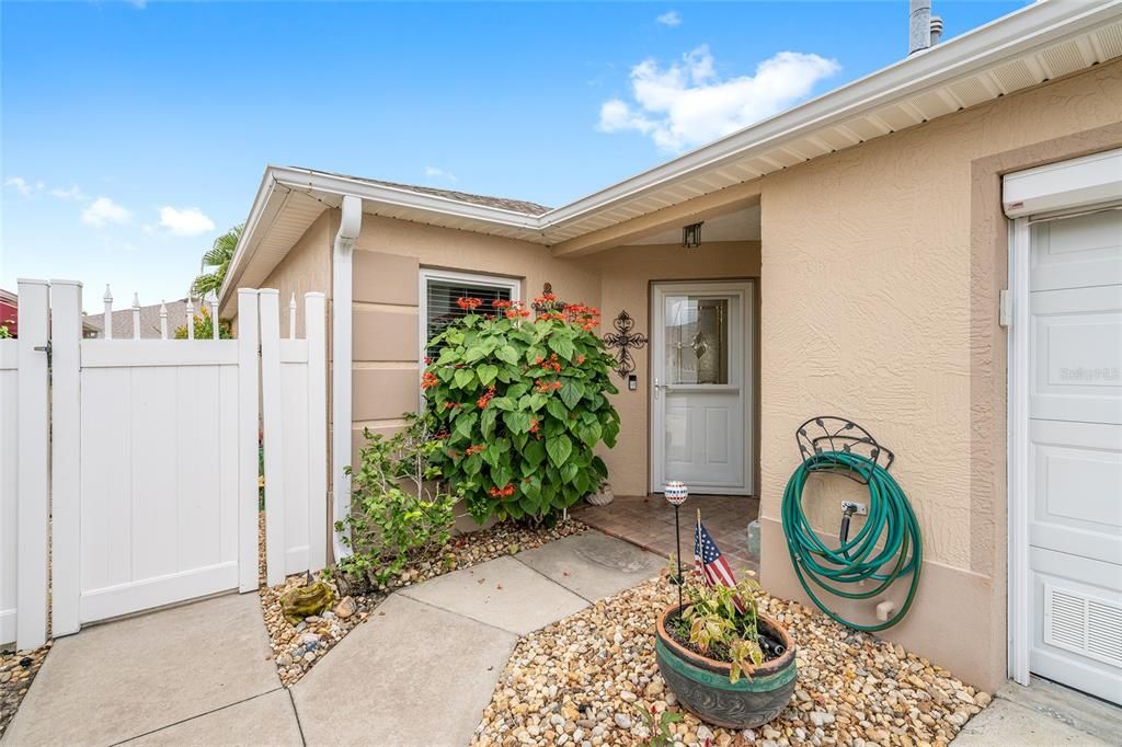 For Sale: $319,000 (2 beds, 2 baths, 1322 Square Feet)