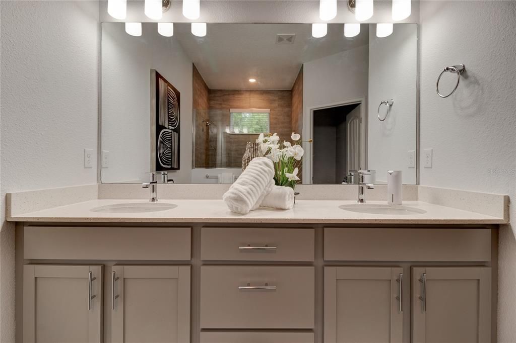 For Sale: $359,900 (3 beds, 2 baths, 1555 Square Feet)