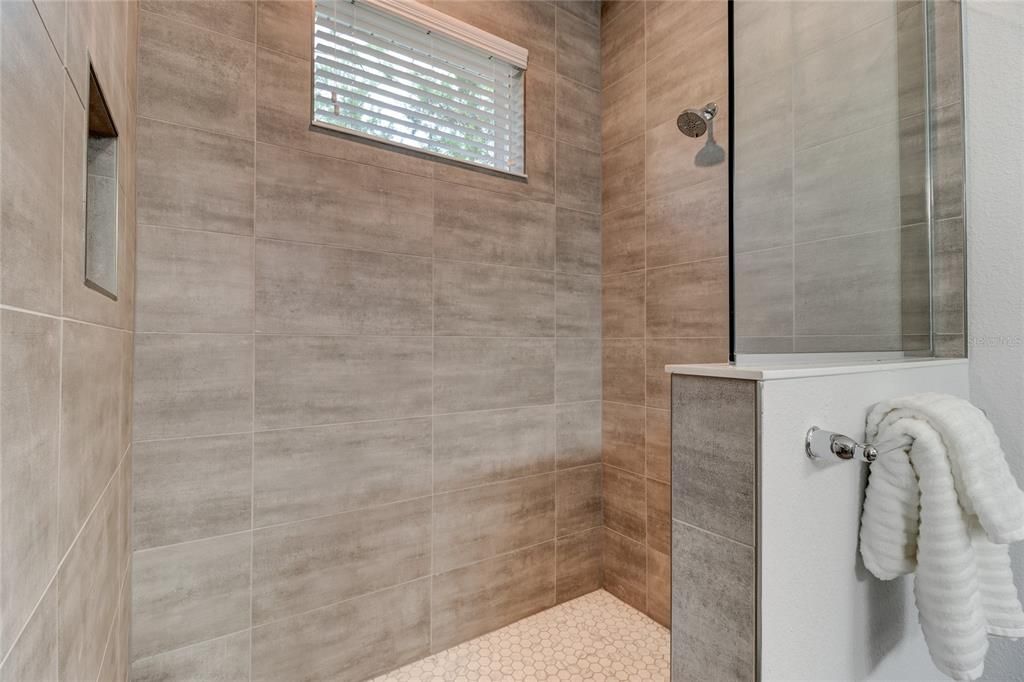 For Sale: $359,900 (3 beds, 2 baths, 1555 Square Feet)