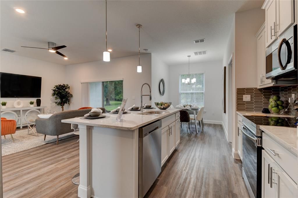 For Sale: $359,900 (3 beds, 2 baths, 1555 Square Feet)