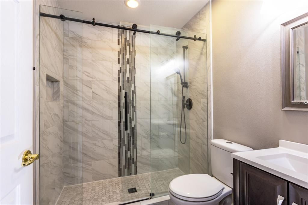 Activo con contrato: $360,000 (3 camas, 3 baños, 2138 Pies cuadrados)