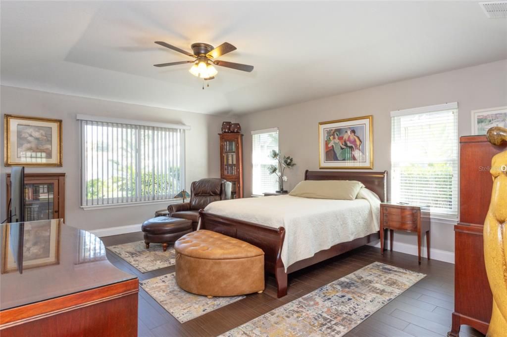 Activo con contrato: $360,000 (3 camas, 3 baños, 2138 Pies cuadrados)