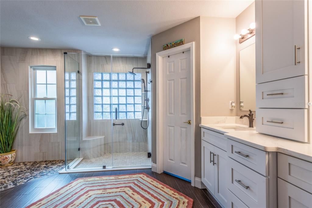 Activo con contrato: $360,000 (3 camas, 3 baños, 2138 Pies cuadrados)