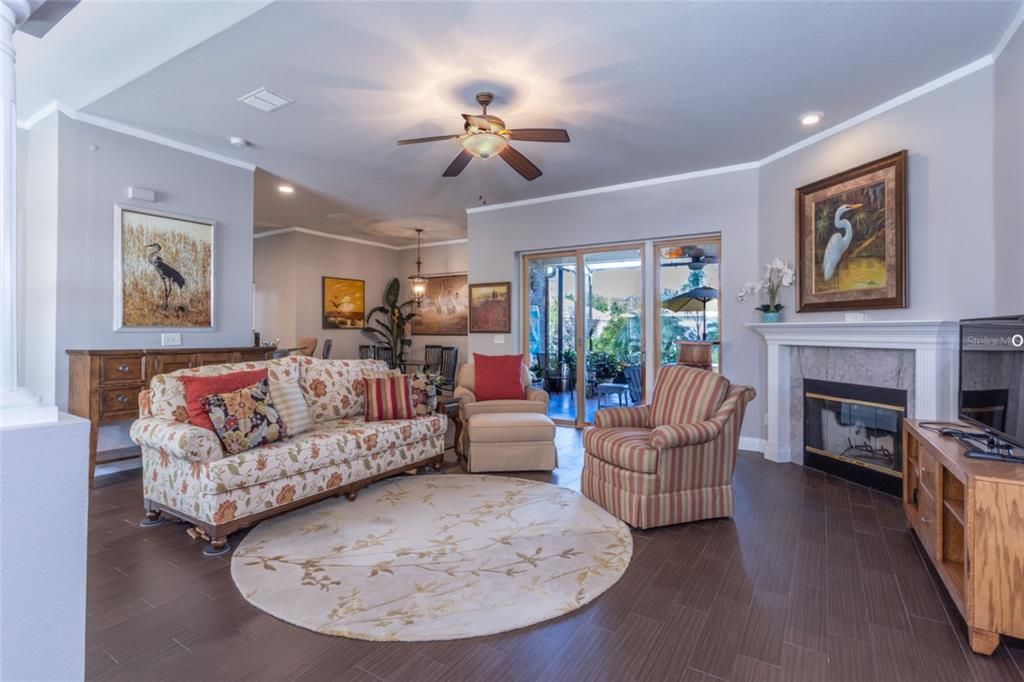 Activo con contrato: $360,000 (3 camas, 3 baños, 2138 Pies cuadrados)