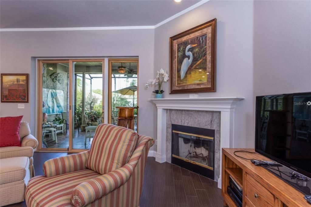 Activo con contrato: $360,000 (3 camas, 3 baños, 2138 Pies cuadrados)