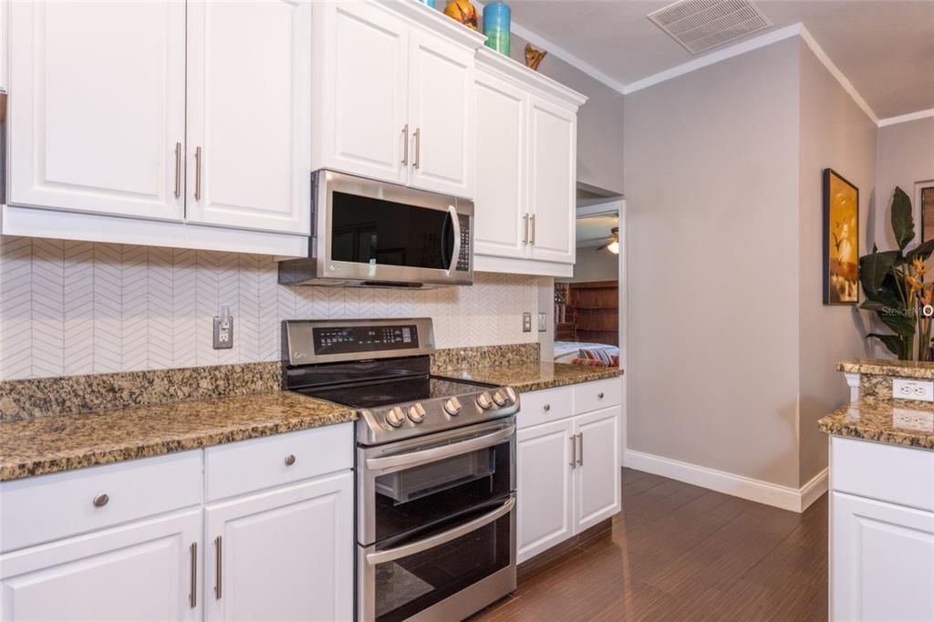 Activo con contrato: $360,000 (3 camas, 3 baños, 2138 Pies cuadrados)