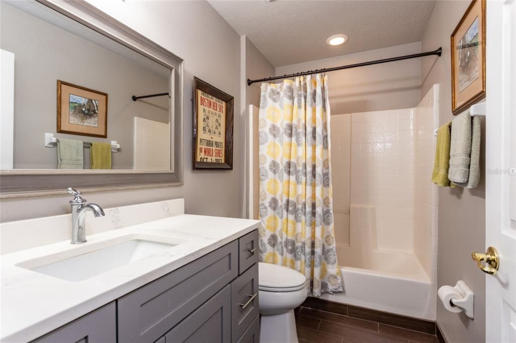 Activo con contrato: $360,000 (3 camas, 3 baños, 2138 Pies cuadrados)