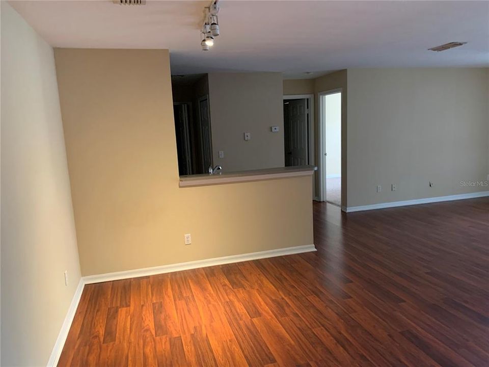 For Rent: $1,600 (2 beds, 2 baths, 1003 Square Feet)