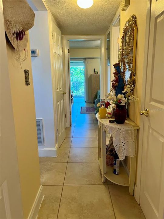 For Sale: $125,000 (2 beds, 2 baths, 1104 Square Feet)