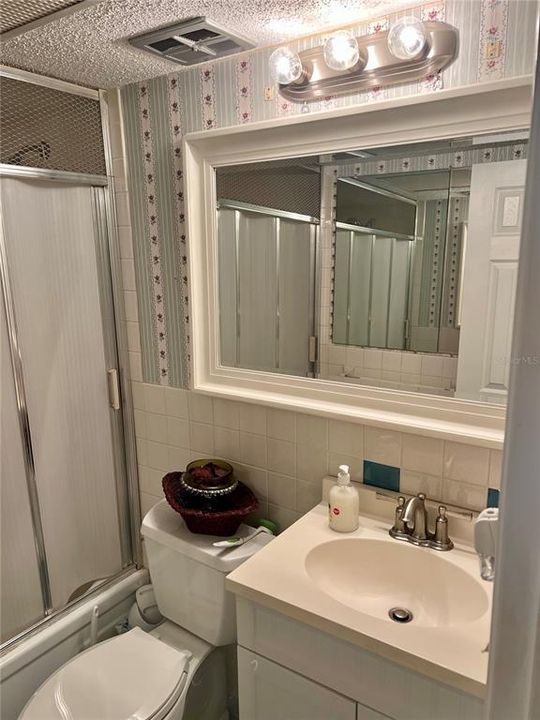 For Sale: $125,000 (2 beds, 2 baths, 1104 Square Feet)