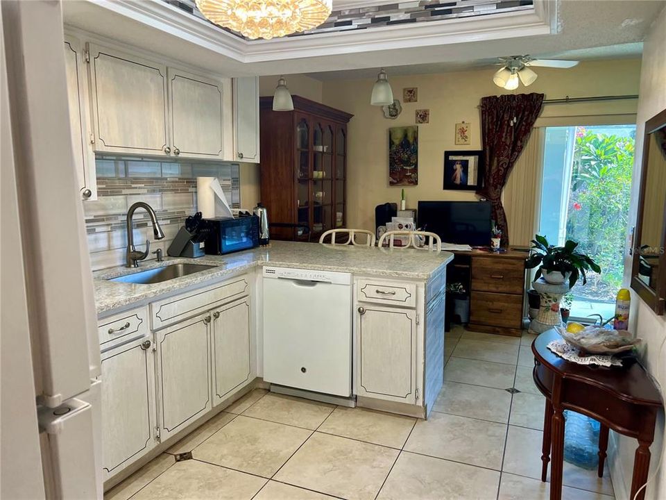 For Sale: $125,000 (2 beds, 2 baths, 1104 Square Feet)