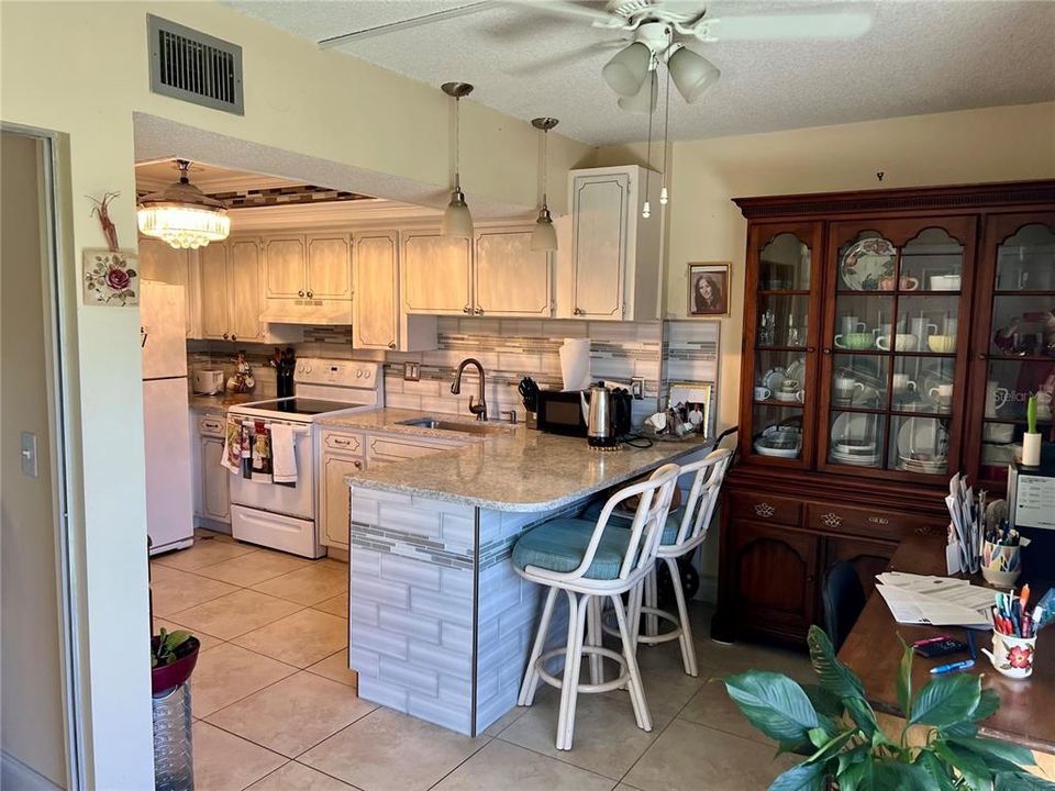 For Sale: $125,000 (2 beds, 2 baths, 1104 Square Feet)