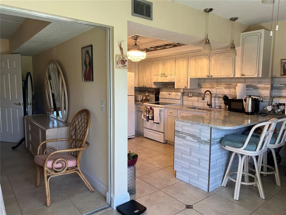 For Sale: $125,000 (2 beds, 2 baths, 1104 Square Feet)