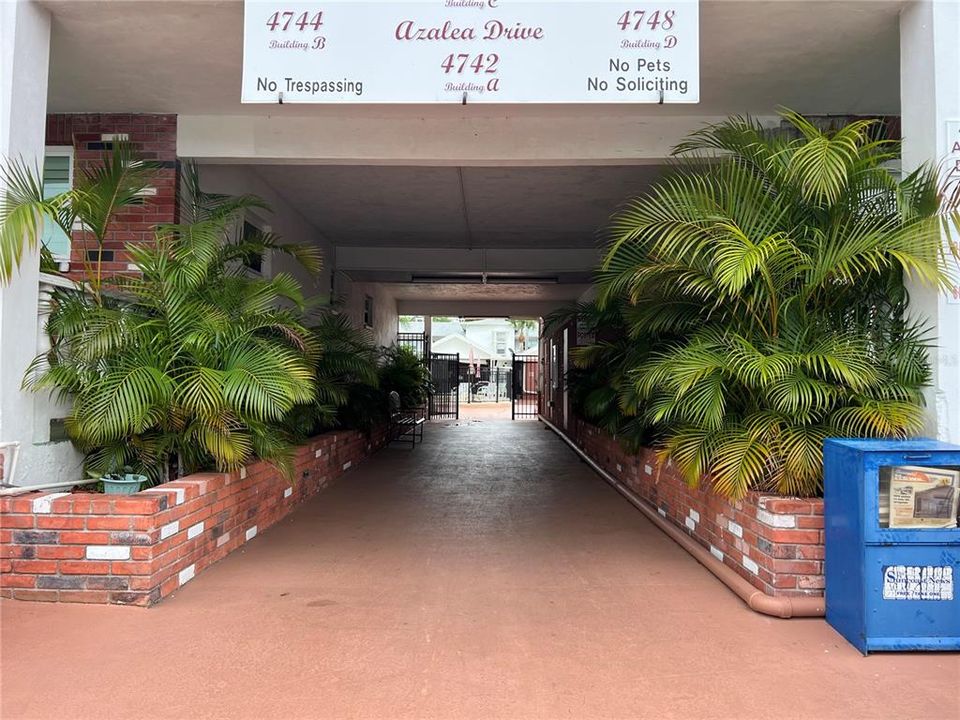 For Sale: $125,000 (2 beds, 2 baths, 1104 Square Feet)