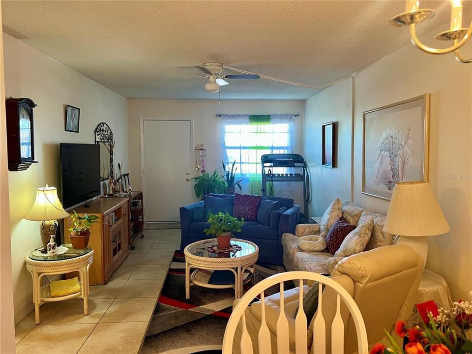 For Sale: $125,000 (2 beds, 2 baths, 1104 Square Feet)
