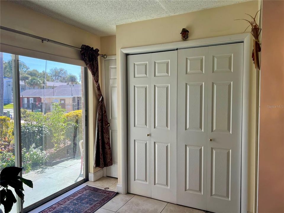 For Sale: $125,000 (2 beds, 2 baths, 1104 Square Feet)