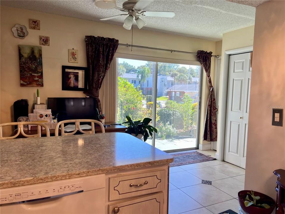 For Sale: $125,000 (2 beds, 2 baths, 1104 Square Feet)