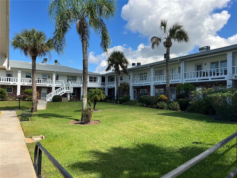 For Sale: $125,000 (2 beds, 2 baths, 1104 Square Feet)