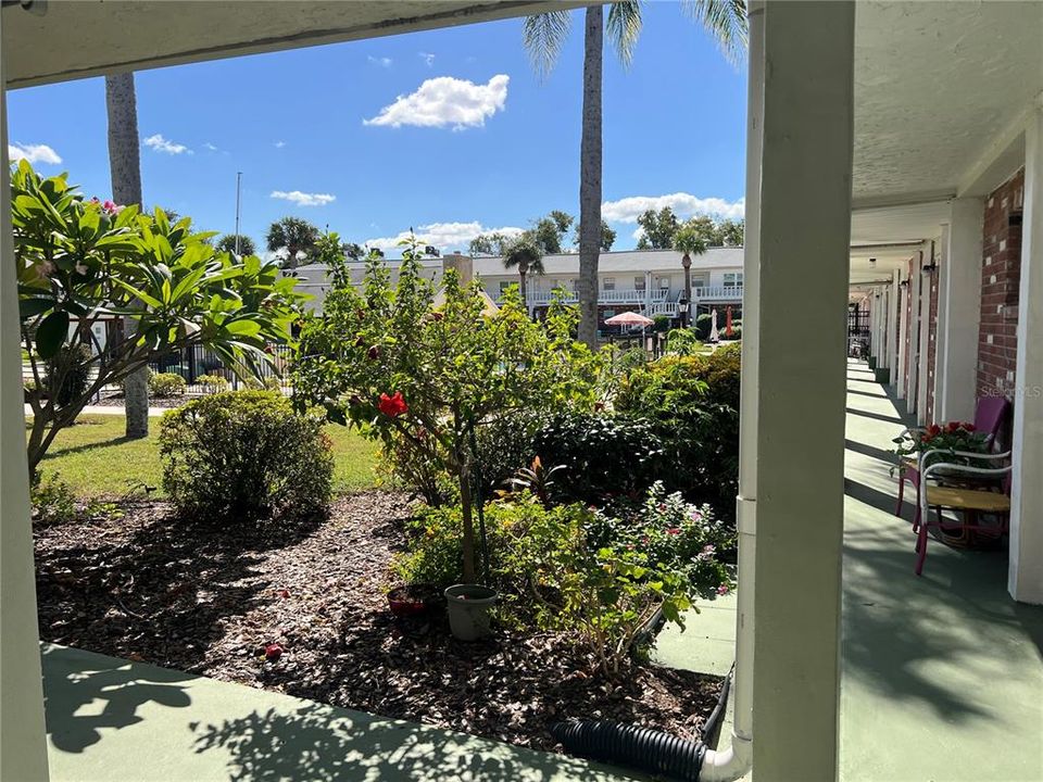 For Sale: $125,000 (2 beds, 2 baths, 1104 Square Feet)