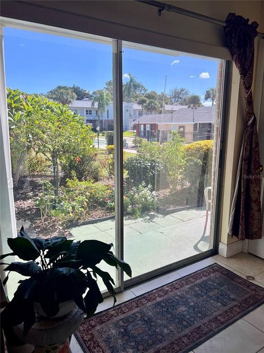 For Sale: $125,000 (2 beds, 2 baths, 1104 Square Feet)