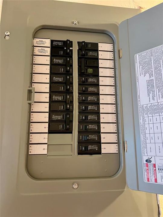 For Sale: $125,000 (2 beds, 2 baths, 1104 Square Feet)