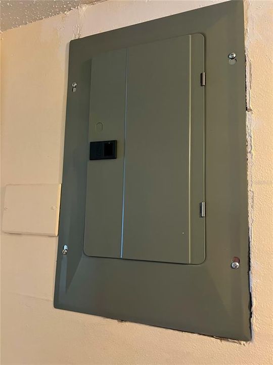 For Sale: $125,000 (2 beds, 2 baths, 1104 Square Feet)