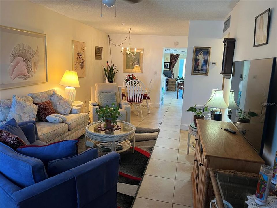 For Sale: $125,000 (2 beds, 2 baths, 1104 Square Feet)