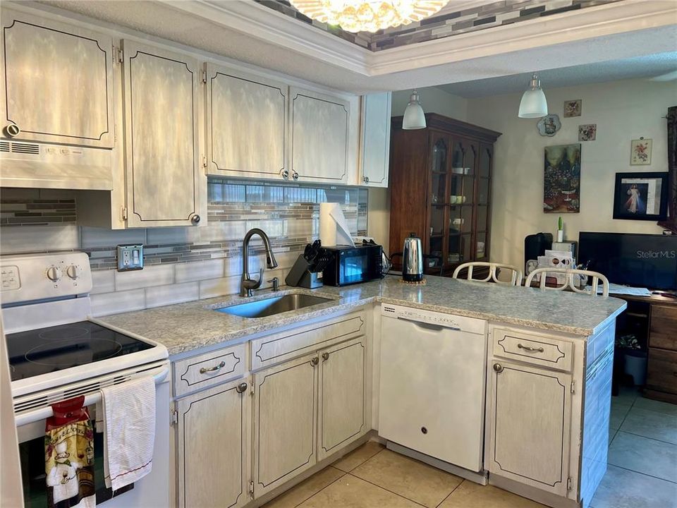 For Sale: $125,000 (2 beds, 2 baths, 1104 Square Feet)