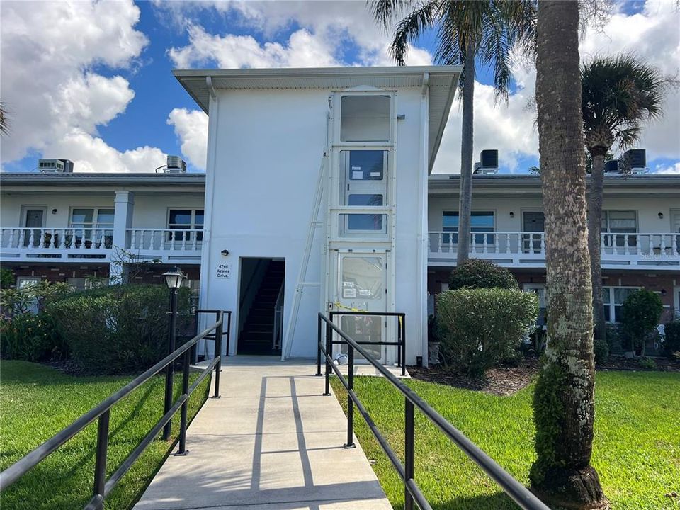 For Sale: $125,000 (2 beds, 2 baths, 1104 Square Feet)