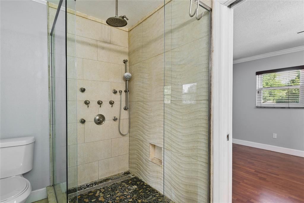 En Venta: $225,000 (2 camas, 1 baños, 1353 Pies cuadrados)