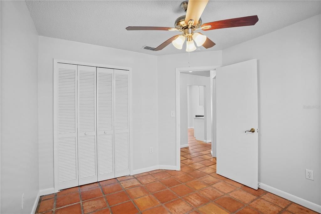 合同活跃: $349,900 (3 贝兹, 2 浴室, 1393 平方英尺)