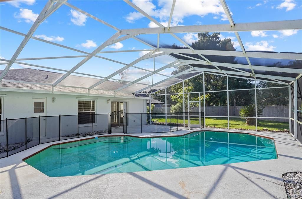 合同活跃: $349,900 (3 贝兹, 2 浴室, 1393 平方英尺)