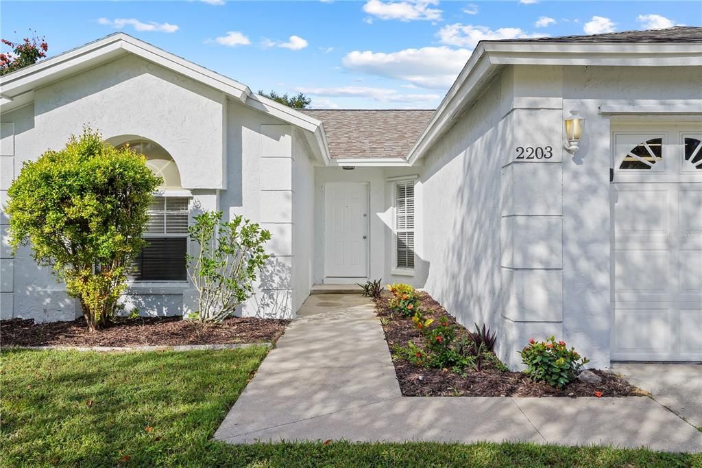 合同活跃: $349,900 (3 贝兹, 2 浴室, 1393 平方英尺)